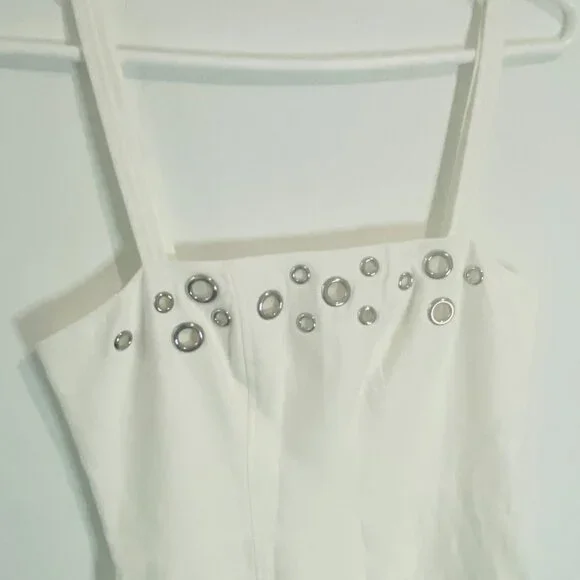 Stasia Alexis Design Sleeveless White Dress for Glamorous Occasions - Picture 6 of 17